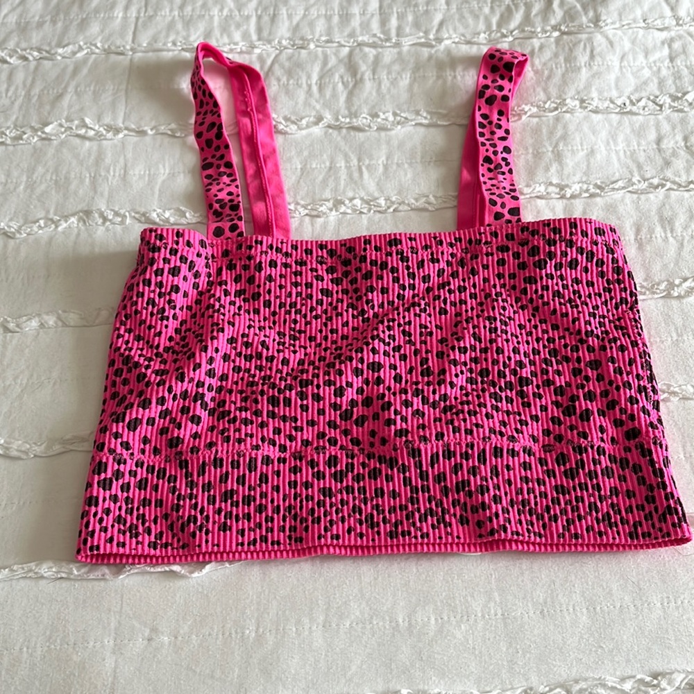 Cute hot pink cheetah top!